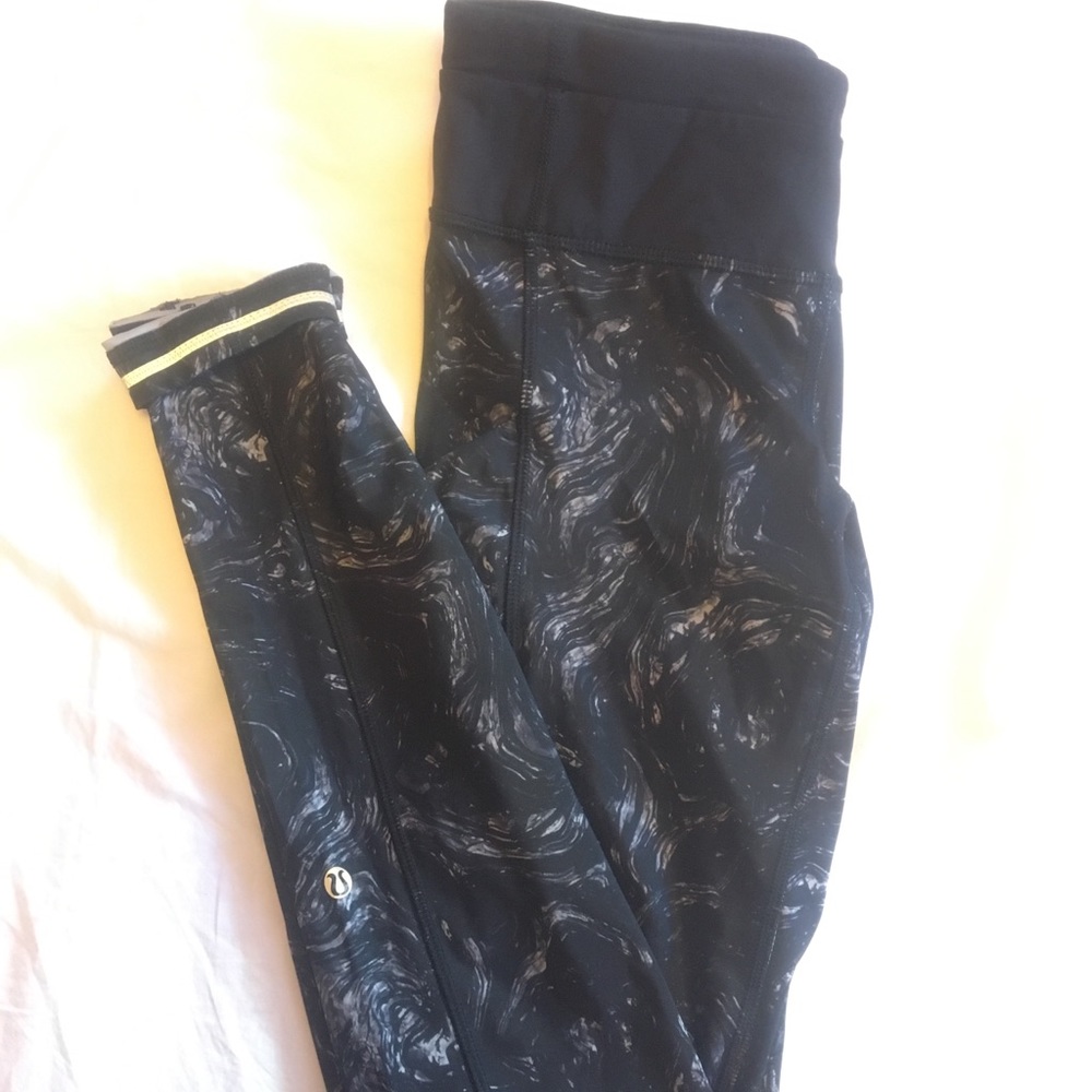 Lululemon running tight marble pattern